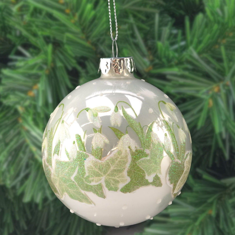 Snowdrops & Ivy | Pearl White Glass Christmas Tree Bauble | 8cm | Gisela Graham